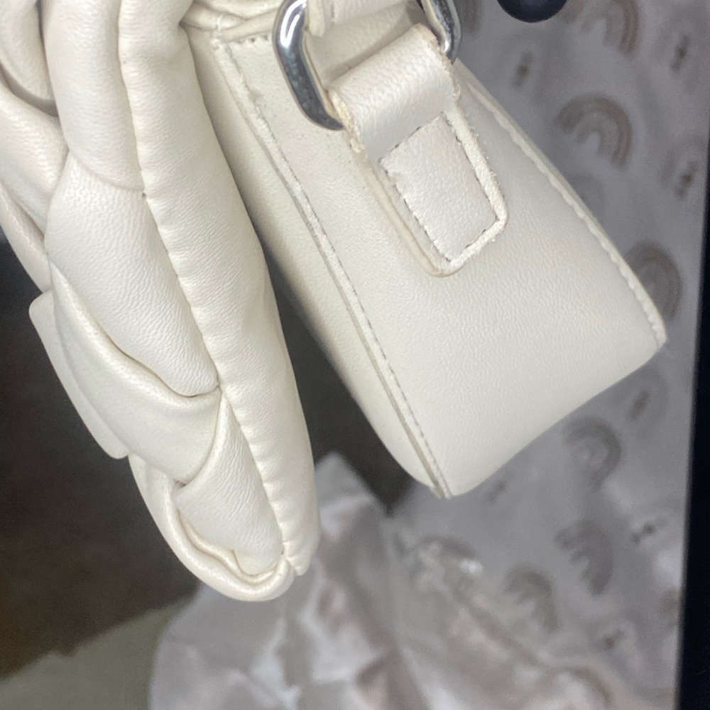 Elegant Cream Quilted Crossbody Bag with Gold Chain - Picture 3 of 13